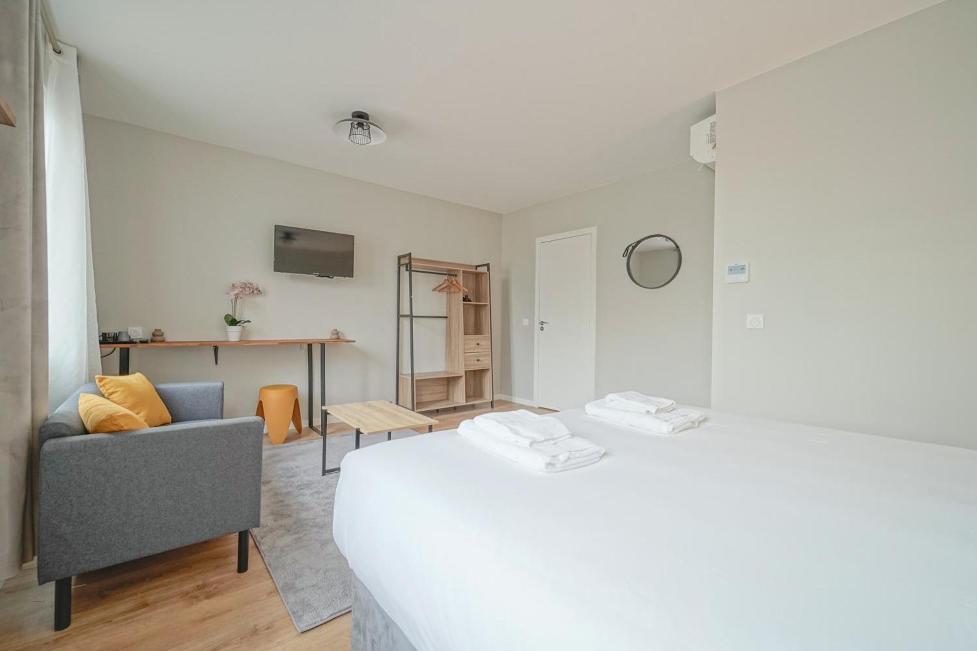 Trianon Saint Ouen Hotel Exterior photo